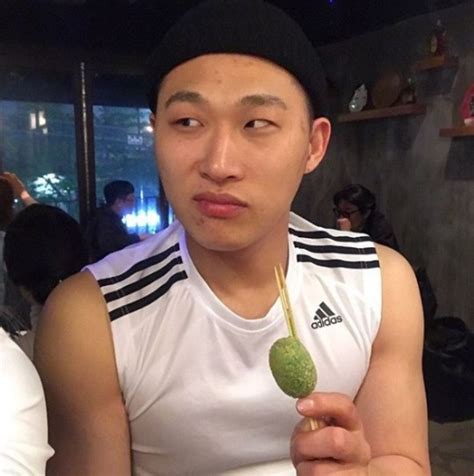 빵가루가 바삭바삭 아니 파삭파삭 원래 전 너무 파삭 거리는 빵가루 탓에 일본식 돈까스 보다는 경양식 돈까스를 선호하는데 돈카2014 등심카츠는 인정. 돈가스의 대명사가 돼버린 래퍼 (스윙스=돈까스).jpg | 1boon