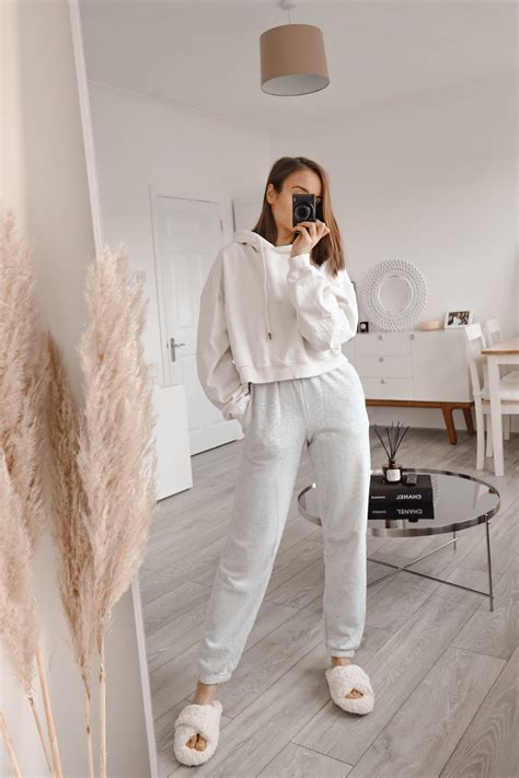 Comfy Outfits For Home 3 Cute And Cozy At Home Outfit Formulas The Art