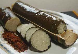 Rendang sering dihidangkan dengan nasi, ketupat dan lemang di indonesia, serta di malaysia. Makanan dan Pemakanan dalam Budaya Melayu ~ Diari KIKBM