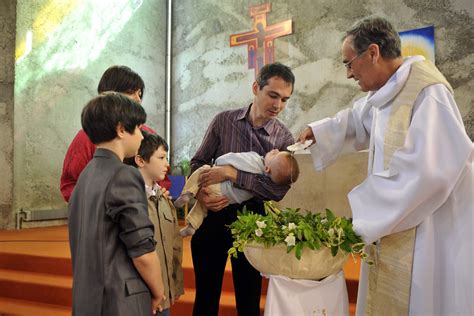 Le Dimanche Jour De Baptême Liturgie Catholique
