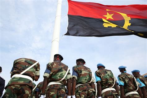 Presidente Quer Privados A Produzir Bens De Consumo Para Militares Ver Angola Diariamente O