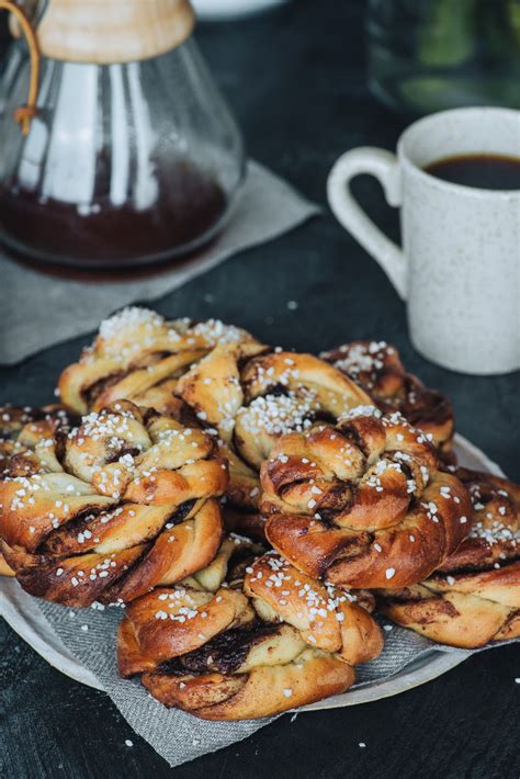 Swedish Style Twisted Cinnamon Buns Mondomulia