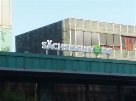 Perfekt für kunstliebhaber auf der suche nach besonderheiten. 675-Leuchtreklame-Frontleuchter-SZ-Montage-auf-Vordach ...