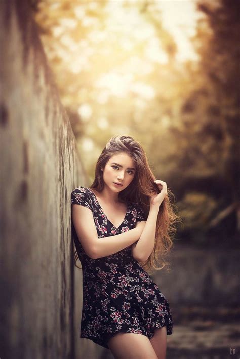 pin by khayleesi on work it portrait photography women photography poses outdoor portrait
