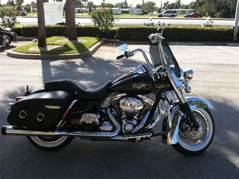 A motorcycle designed to deliver a classic look with modern performance and power. 2010 Ultra to 2012 Road King - Harley Davidson Forums