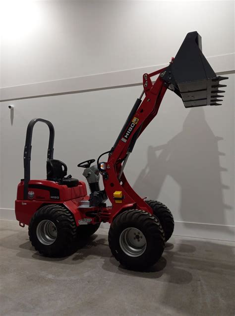 It has mechanical quick change and 3die function. Heracles H180 plus Yanmar Wiellader - TDR Machinery