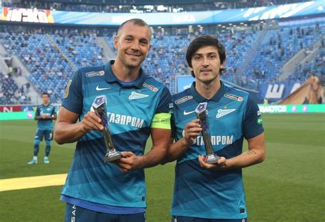 Так форвард «зенита» в компании сердара азмуна отметил чемпионство. Малафеев: Азмун и Дзюба - серьезная мощь в России » Футбол ...