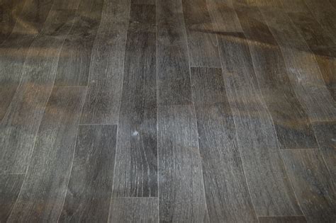 Vinyl flooring lino warm grey oak vinyl wood style bathroom lino 2/3/4m £7.99m². *Part Roll of 4m Grey Laminate Effect Vinyl Flooring
