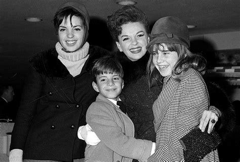 Judy Garlands Remains Enshrined In Hollywood Mausoleum Chicago Tribune