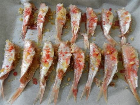 Pomodori, finocchietto selvatico e triglie ovviamente. Triglie a beccafico