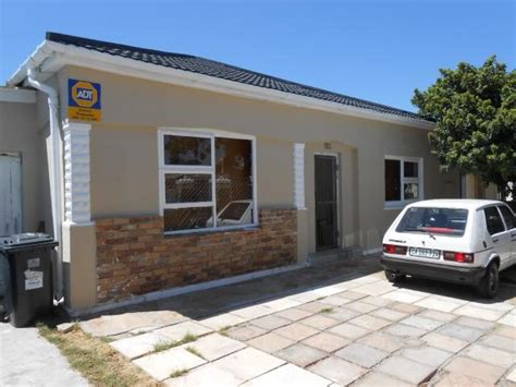 The lifestyle in this area is laid back and relaxed, with a friendly community. 4 Bedroom House for Sale For Sale in Goodwood - Home Sell
