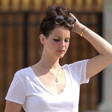 3 Things To Love About Lana Del Reys Hair And Makeup