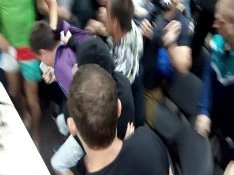 Uah national bank of ukraine tarafından denetlenmektedir. Ukrayna'da ünlü şovmene milletvekillerinden dayak | NTV