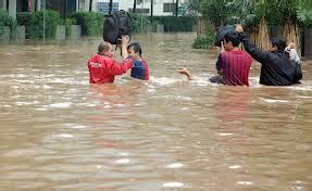 Meskipun begitu, di sejumlah titik perumahan warga, banjir masih. REFLEKSI SEBULAN BANJIR SAMPANG | YAYASAN SOSIAL ...