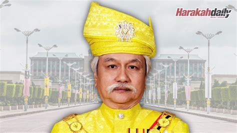 The arrival of hrh tuanku muhriz ibni almarhum tuanku munawir, royal chancellor of universiti kebangsaan malaysia (ukm) and honorary fellow of rcsed at the launch of rsced international strategy earlier today in malaysia. Tuanku Muhriz titah kesatuan pertahan negara