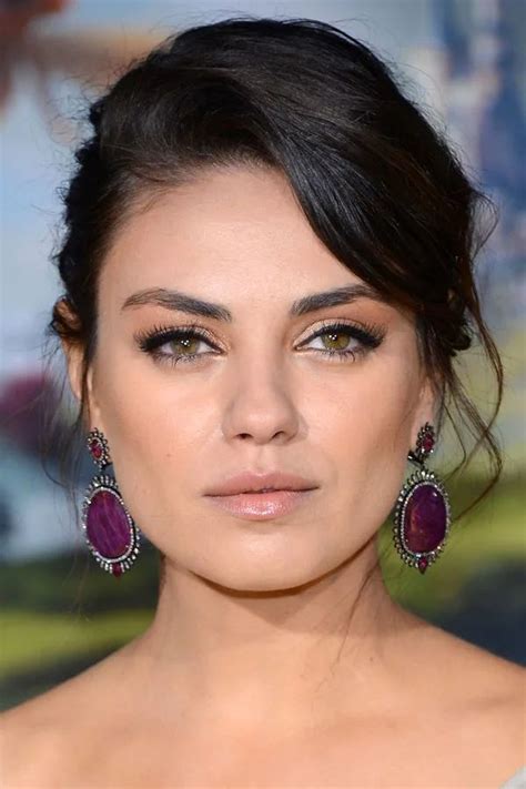 Mila Kunis Before And After In 2022 Mila Kunis Exaggerated Cat Eye