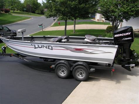Built with traditional lund quality, the 1775 lund pro guide has everything from dual rod lockers to a tiller command console for tackle trays and electronics. Used Muskie Boats for Sale - Classified Ads
