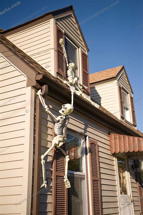 Skeletons Climbing House 28 Images Scary Halloween Yard