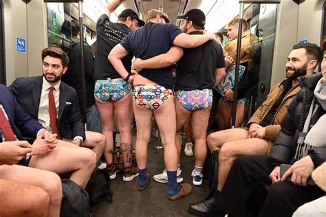 Día Sin Pantalones En El Metro De Londres Progreso Hispano News