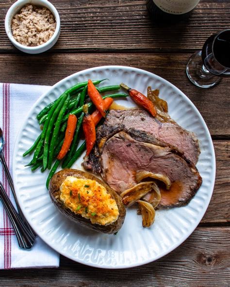 And contains if you find that prime rib roasts yield far too much meat for you and your party to eat a nice uniform shape is going to give you an even cooking surface and optimal airflow around the roast. Vegetable To Go Eith Prime Rib - The generous marbling and ...
