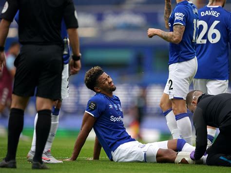 Yerry Mina gives Everton fitness boost as Mason Holgate suffers toe problem | Shropshire Star
