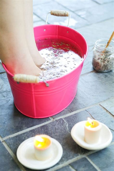 A Relaxing Floral Foot Soak To Help Soften Deodorize And Soothe The Feet Easy Inexpensive