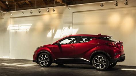 Toyota chr diperkenalkan pertama kali di paris motorshow 2014 sebagai sebuah concept car yang pada akhirnya, concept car ini dibawa ke giias 2016 dengan bentuk yang lebih matang dan cocok bagi segmen pasar indonesia. 2020 Toyota CHR Specs | Toyota c hr, Toyota, Rav4 car
