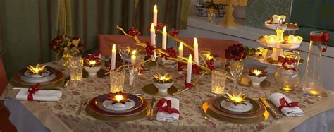 Idée déco table de noel rouge et or