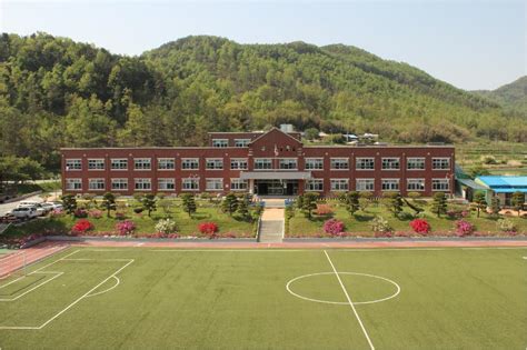 This Is What An Elite Korean High School Serves Students For Lunch