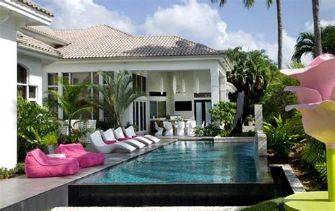 Stone tiles in the swimming pool. 20 Breathtaking Ideas for a Swimming Pool Garden | Home ...