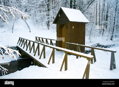 Wooden Snow Bridges Hi Res Stock Photography And Images Alamy