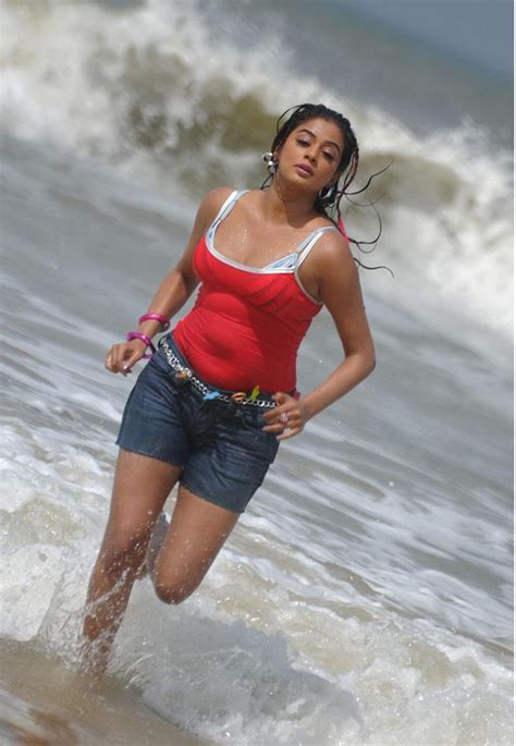 Priyamani Beatch Hot Pictures
