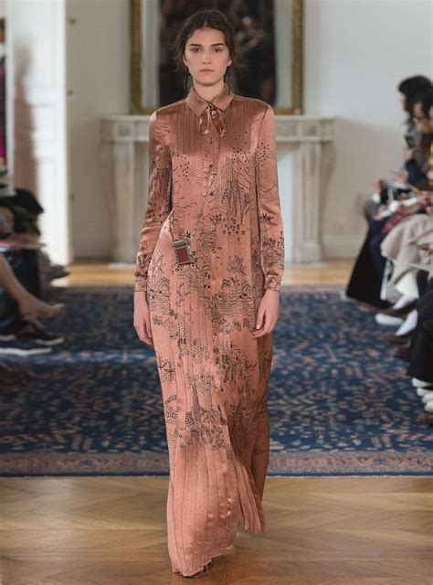 Sure, valentino seems like a tough, strong guy, which he can be, but he's just a lovable, teddy bear and anyone who sees him for his true self is a very lucky. VALENTINO SPRING SUMMER 2017 WOMEN'S COLLECTION | The ...