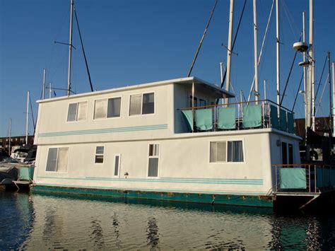 32 Incredible And Unique Houseboat Designs Photos