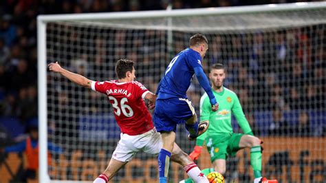 Jamie Vardy scores for an 11th consecutive Premier League game