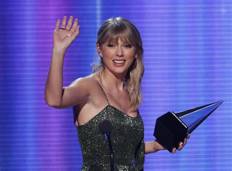 Taylor Swift Gets A Win And A Warning From Judge In Quot Shake It Off