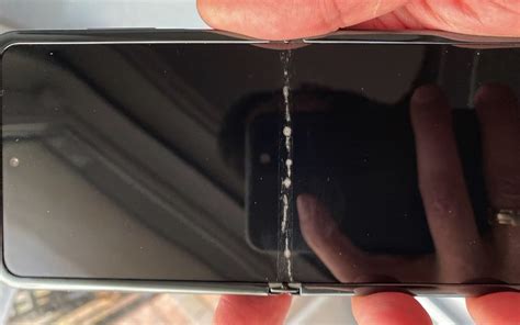 Samsung Galaxy Z Flip Shows Cracked Screen Android Community