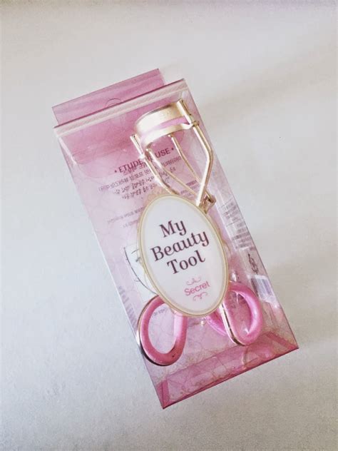 Read on to find everything you need to know about how to curl eyelashes and the different ways to curl them. Review: Etude House My Beauty Tools (Eyebrow Razor ...