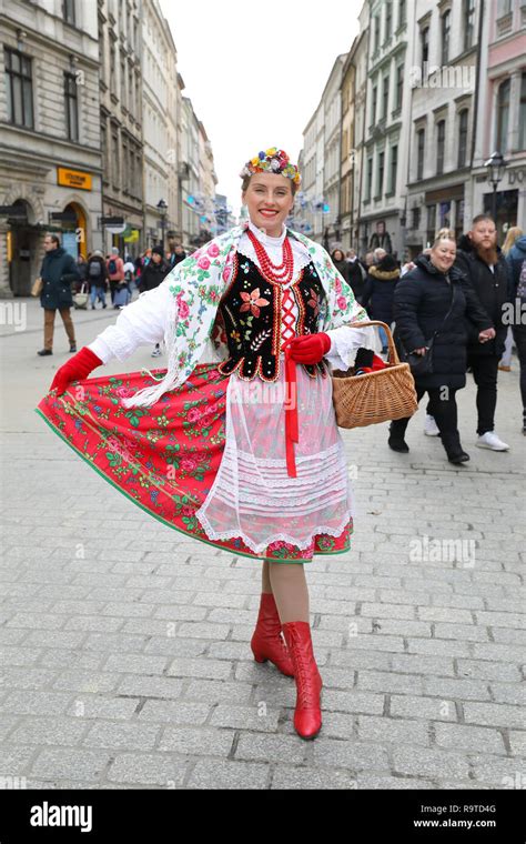 vestido tradicional polaco fotos e imágenes de stock alamy