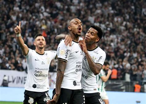 Corinthians Bate Coritiba E Pressiona Palmeiras Na Briga Pela Ponta