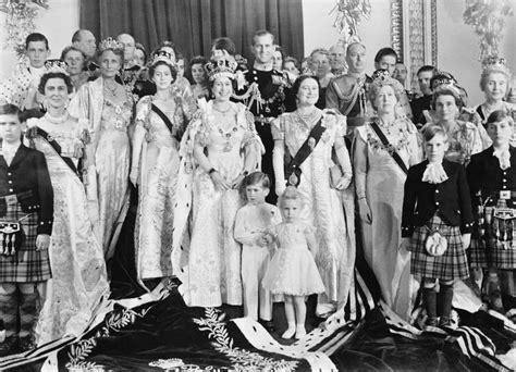 Can Queen Elizabeth Ii Abdicate The Throne Popsugar Celebrity Uk Photo 4