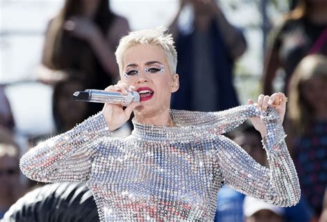 Katy Perry First Person To Reach Million Twitter Followers Observer