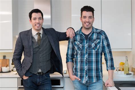 Should i paint my bedroom red? Property Brothers: These are the two worst colors to paint ...