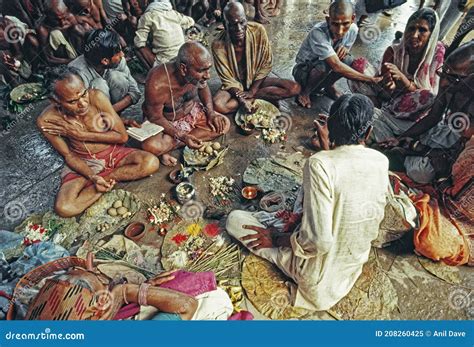 The Image Of Men Praying To Ancestors Pinddaan At Vishnupad Gaya