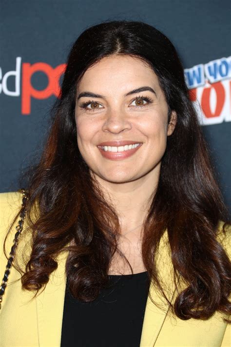 Zuleikha Robinson At The Exorcist Panel At New York Comic Con 1008