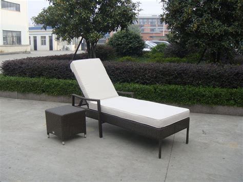 Featuring an intricate floral pattern, this chaise lounge is a delight. Indoor / Outdoor Rattan Wicker Sunlounger , Beach Lounge Chair