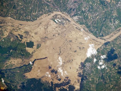 Zobacz najciekawsze publikacje na temat: Vistula River Flooding, Southeastern Poland : Natural Hazards