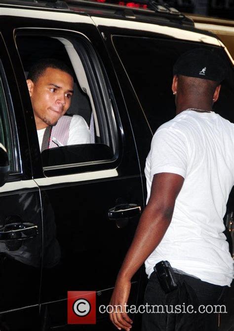 Chris Brown Chris Brown And Ne Yo Outside Their Hotel 3 Pictures