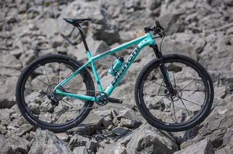 Bianchi give Countervail to the new Methanol CV - Canadian Cycling Magazine