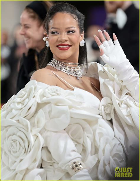 Rihanna Makes A Statement In White Florals Alongside Aap Rocky At Met Gala 2023 Photo 4927871